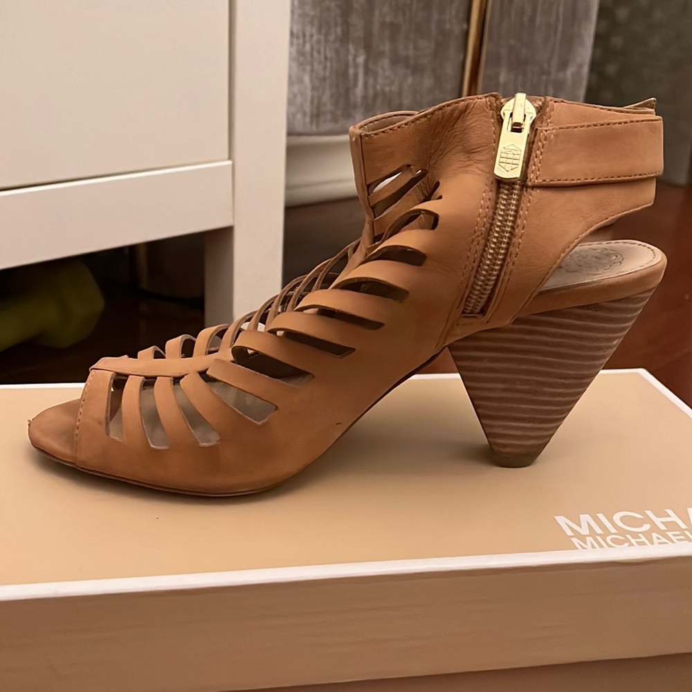 Vince Camilo Eliana Sandal in a light nude/brown